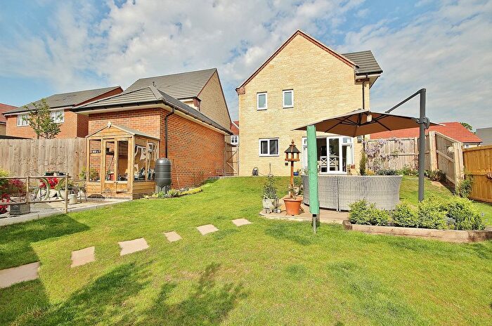 4 Bedroom Detached House For Sale In Foxglove End, North Leigh, OX29