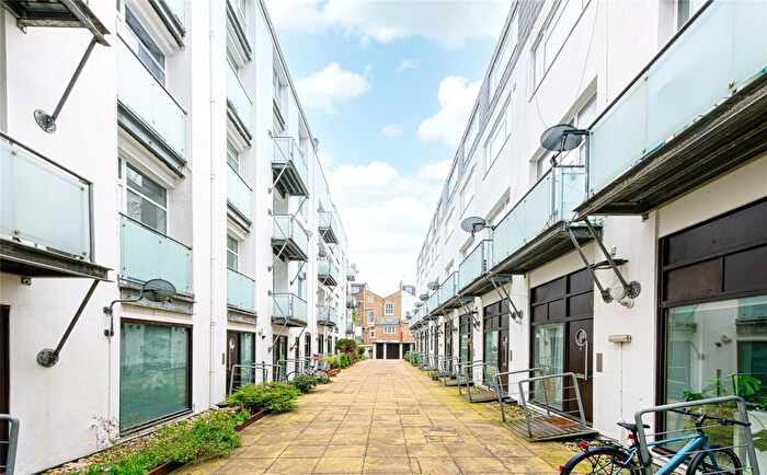 2 Bedroom Flat For Sale In Empire Square, Islington, London, N7