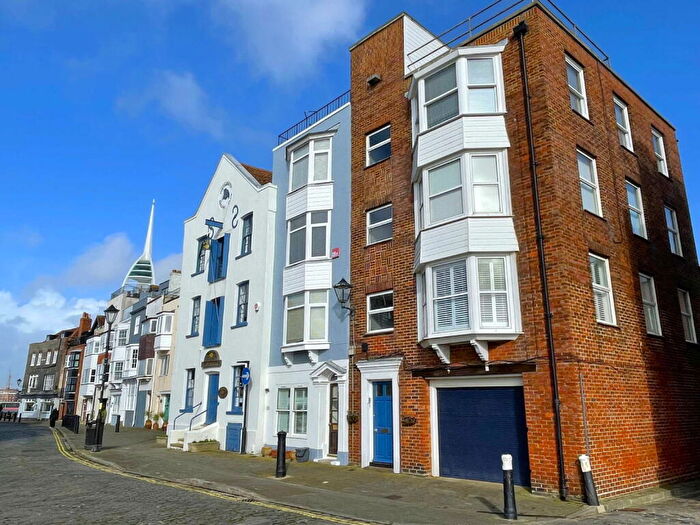2 Bedroom Flat For Sale In Bath Square, Old Portsmouth, PO1