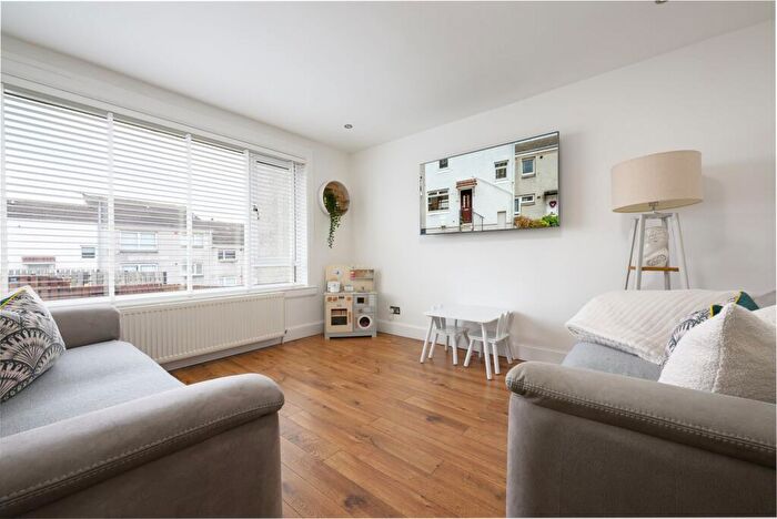 2 Bedroom Terraced House For Sale In St. Johns Road, Gourock, PA19