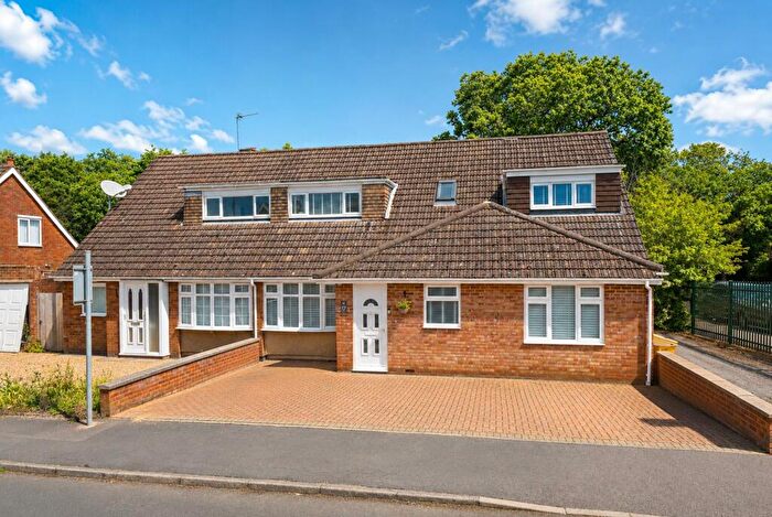 4 Bedroom Semi-Detached House For Sale In Five Oaks, Caddington, LU1