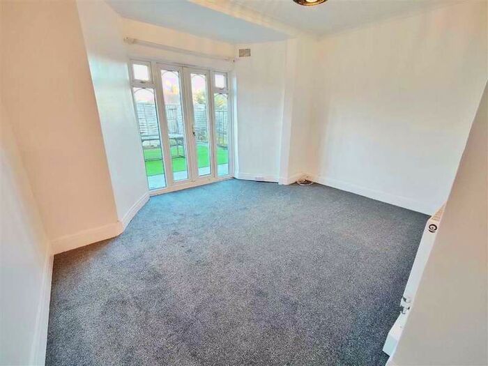 3 Bedroom Flat To Rent In London Road, Leigh On Sea, Essex, SS9