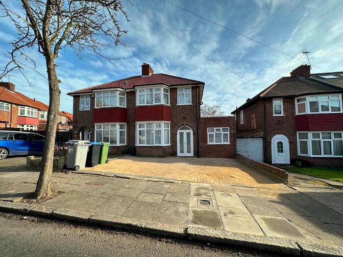 4 Bedroom Semi-Detached House To Rent In Mardale Drive, London, NW9
