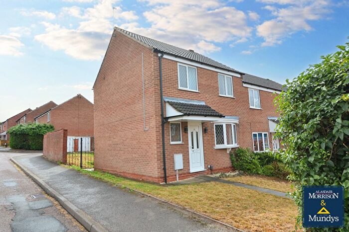 3 Bedroom Town House For Sale In Mill Green, Newark, NG24