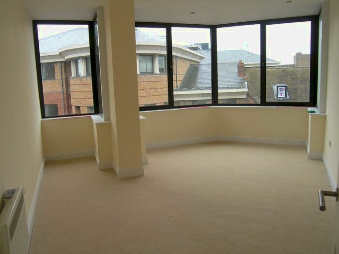 1 Bedroom Flat To Rent In Butler House, - Market Street, Maidenhead, SL6