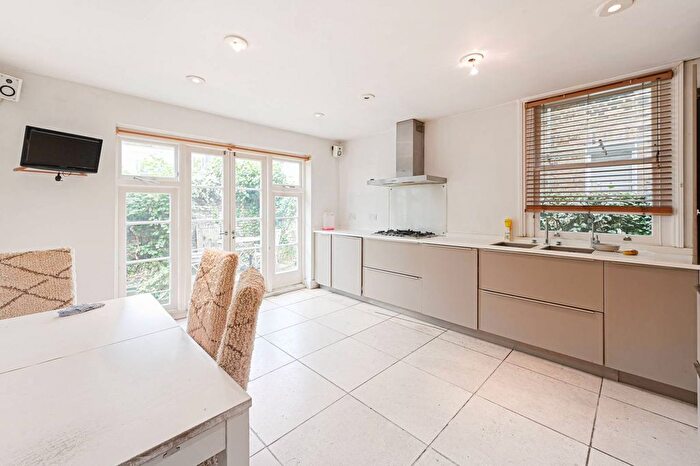 2 Bedroom Flat To Rent In Danehurst Street, Fulham, London, SW6