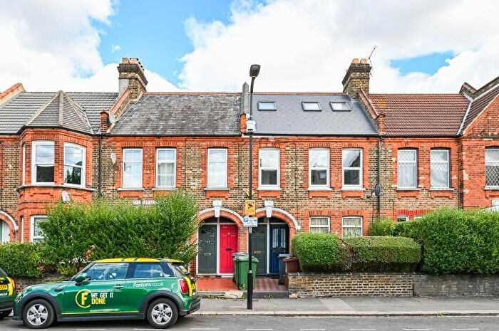 2 Bedroom Flat For Sale In Hibbert Road, London, E17