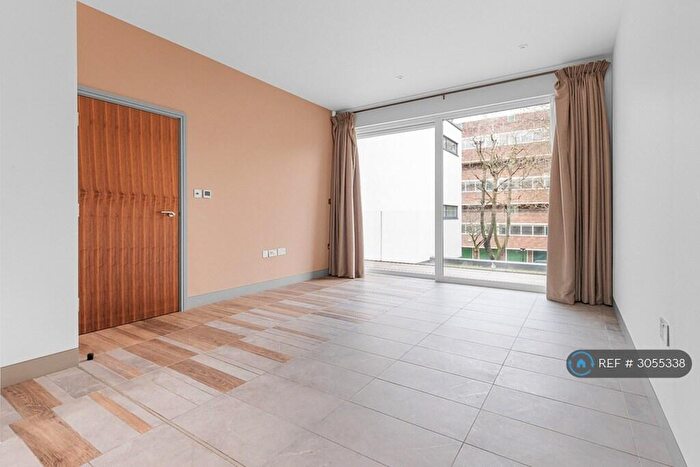 2 Bedroom Flat To Rent In Kember Street, London, N1