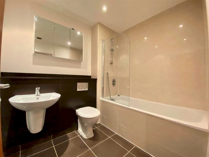 1 Bedroom Flat To Rent In Waterside, St. James Court West, Accrington, BB5