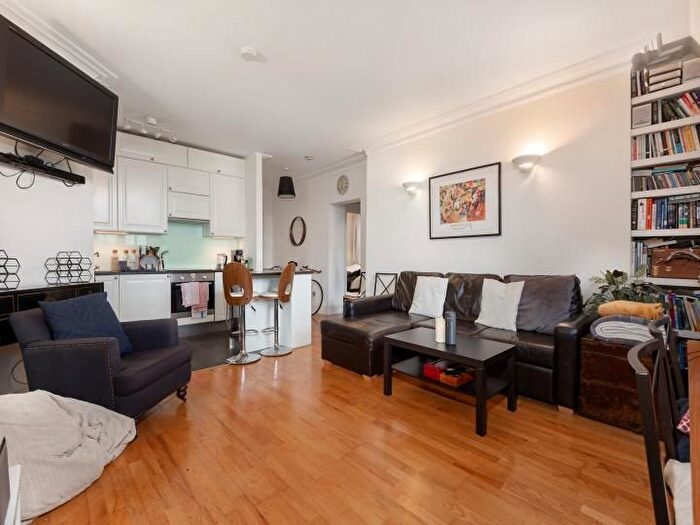 2 Bedroom Flat To Rent In Imperial Hall, - City Road, London, EC1V