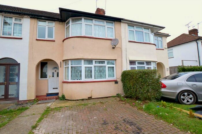3 Bedroom Terraced House To Rent In Stafford Avenue, Farnham Royal, Slough, SL2