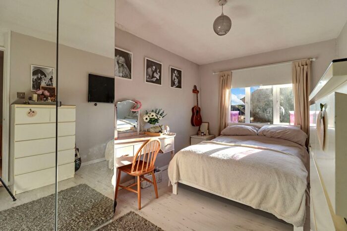 3 Bedroom Terraced House For Sale In Spreighton Road, West Molesey, KT8