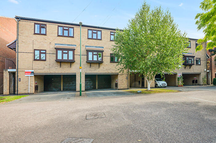 2 Bedroom Flat To Rent In Lenton Manor, Nottingham, NG7