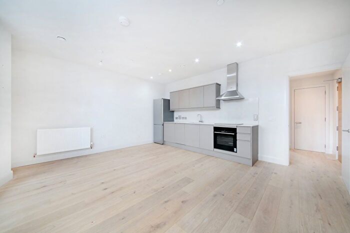 1 Bedroom Flat To Rent In Clapham High Street, Clapham North, SW4