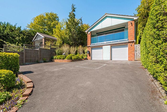 2 Bedroom Detached House To Rent In Beech Lane, Guildford, Surrey, GU2