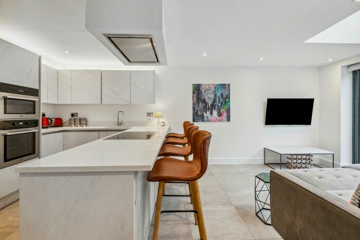 2 Bedroom Flat To Rent In Glebe Street, Turnham Green, W4