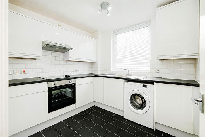 2 Bedroom Flat For Sale In Marlborough Road, Chingford, E4