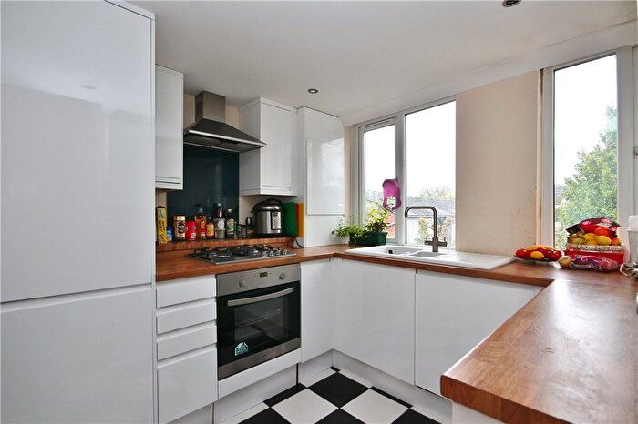 1 Bedroom Flat To Rent In Moor Lane, Staines-Upon-Thames, Surrey, TW18