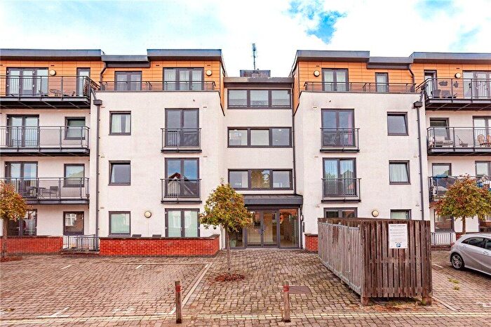 2 Bedroom Apartment For Sale In Southern Road, Camberley, Surrey, GU15