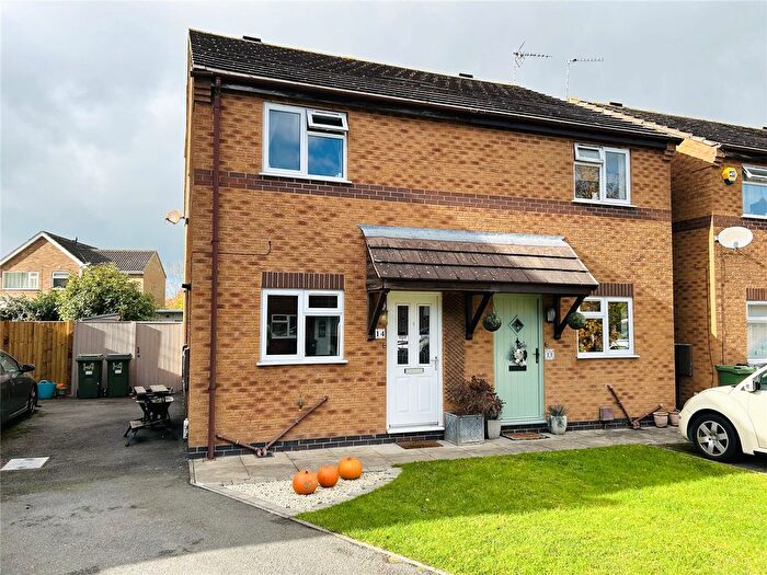 3 Bedroom Semi-detached House For Sale In The Vineries, Countesthorpe, Leicester, Leicestershire, LE8