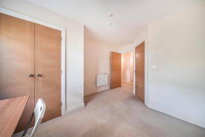 2 Bedroom Apartment For Sale In Wilmott House, Ashville Way, Wokingham, Berkshire, RG41