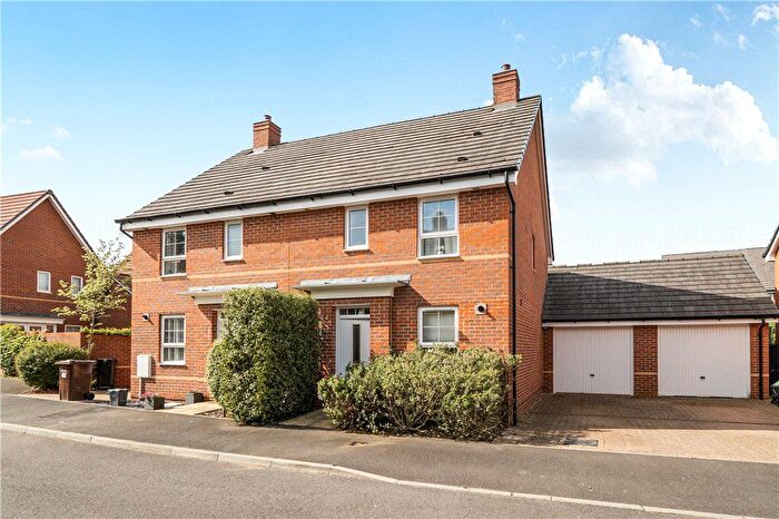 3 Bedroom Semi-Detached House For Sale In Doswell Avenue, Ampfield, Romsey, Hampshire, SO51