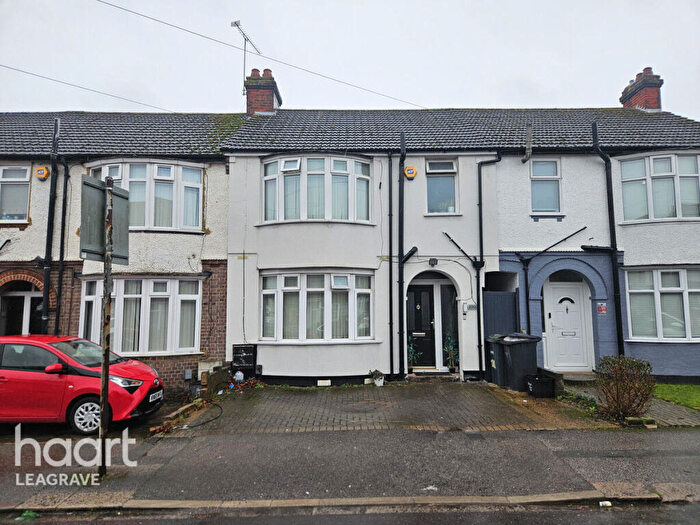 3 Bedroom Terraced House For Sale In Gardenia Avenue, Luton, LU3