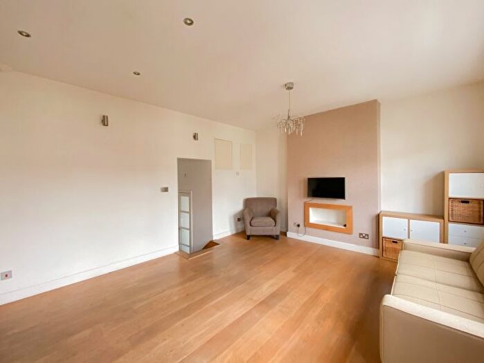 1 Bedroom Flat To Rent In Dancer Road, Fulham, London, SW6
