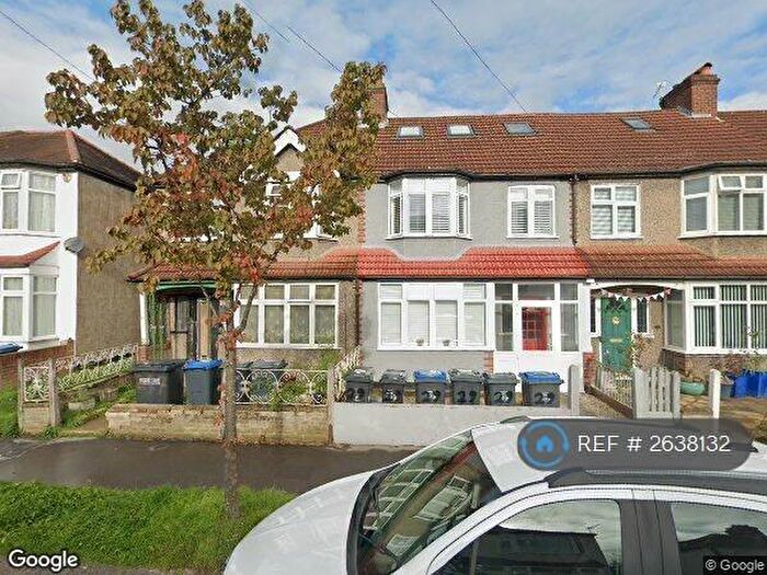 Studio To Rent In South Norwood, London, SE25