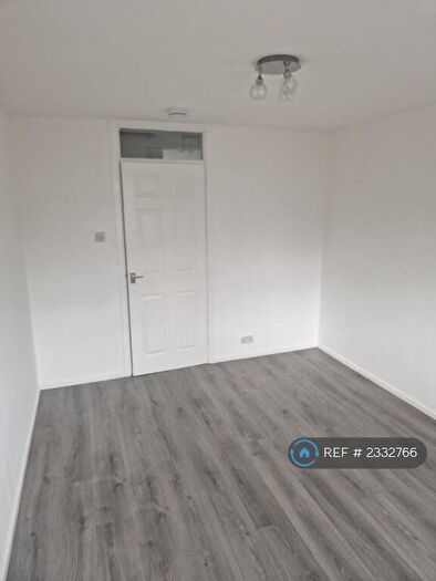 3 Bedroom Flat To Rent In Randolph Close, Leamington Spa, CV31