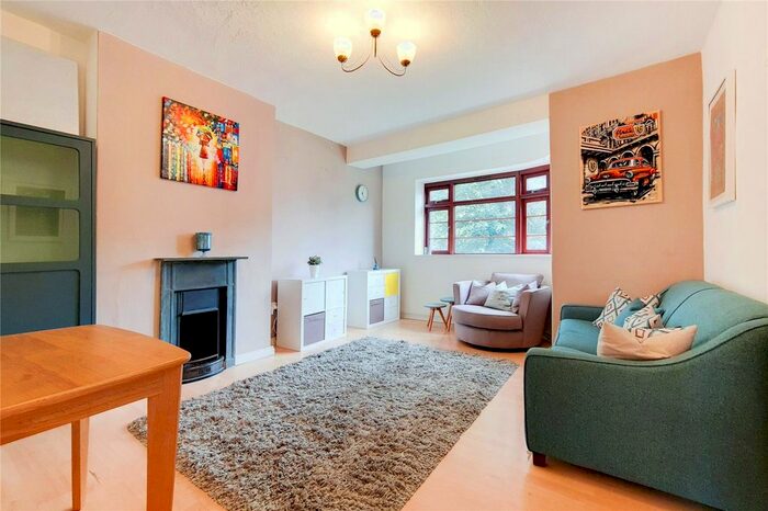 2 Bedroom Flat To Rent In Vaughan House, Poynders Gardens, SW4