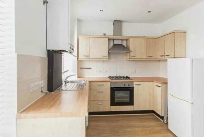 3 Bedroom Flat To Rent In Northfields Avenue, Ealing, W13