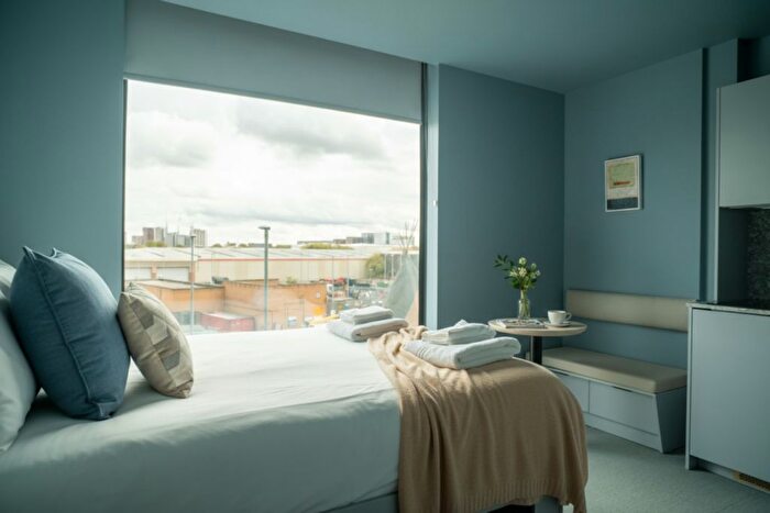 Studio To Rent In Uxbridge Road, Hayes, UB4