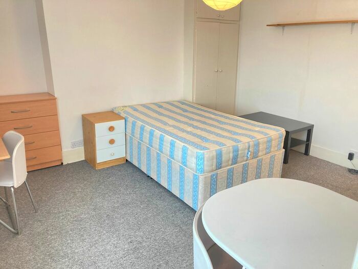 1 Bedroom Studio To Rent In Very Near Windsor Road Area, Ealing Broadway, W5