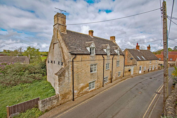 4 Bedroom Detached House For Sale In High Street, Brigstock, Northamptonshire, NN14