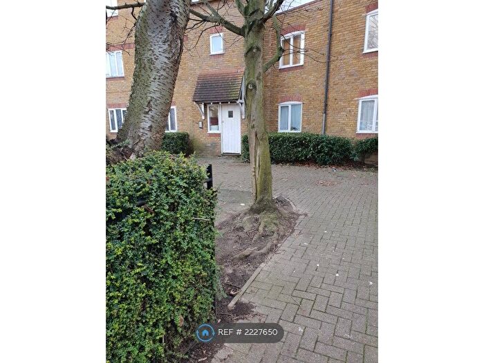2 Bedroom Flat To Rent In London, London, E13