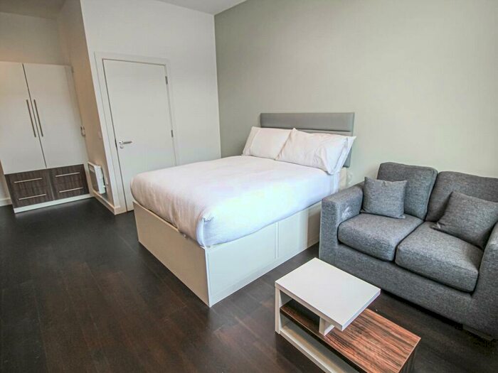 Apartment To Rent In Park Square South, Leeds, #, LS1