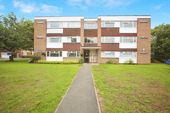 2 Bedroom Flat For Sale In Masons Way, Olton, Solihull, B92