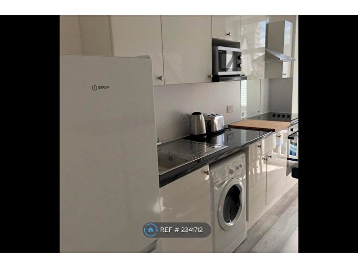 1 Bedroom Flat To Rent In Yew Tree Road, Slough, SL1