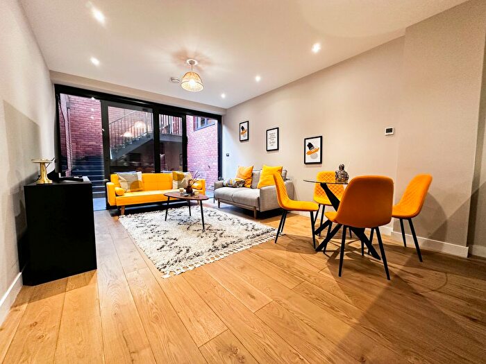 3 Bedroom Flat To Rent In Causton Road, London, N6