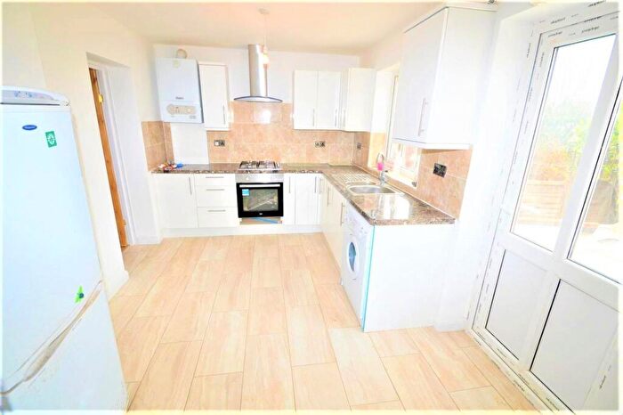 4 Bedroom House To Rent In Hilltop, Loughton, IG10