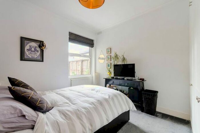 1 Bedroom Flat To Rent In Woodville Road, Thornton Heath, CR7