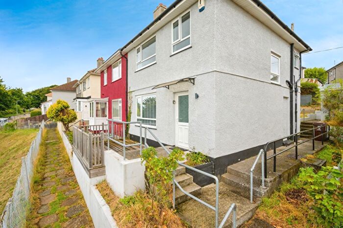 3 Bedroom Terraced House For Sale In Severn Place, Plymouth, PL3