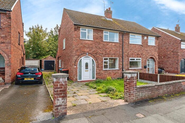 3 Bedroom Semi-Detached House For Sale In Chatsworth Drive, Chester, CH2