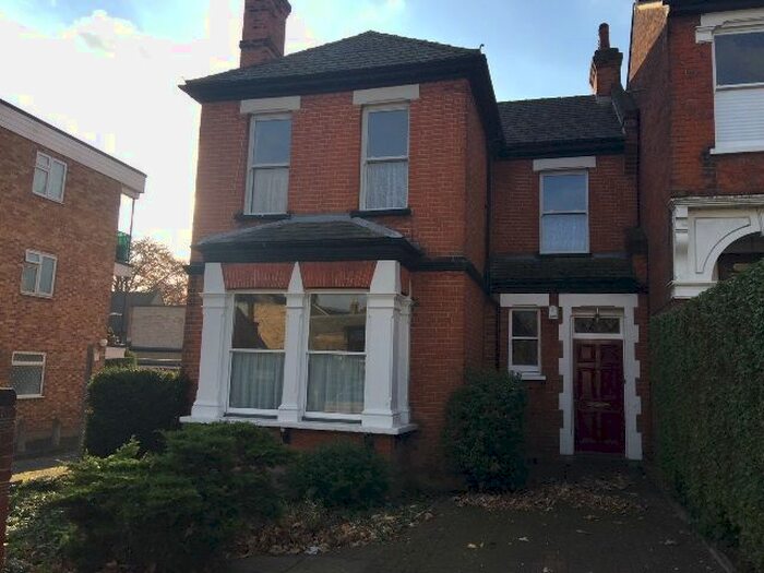 1 Bedroom Flat To Rent In Chelmsford Road, London E18