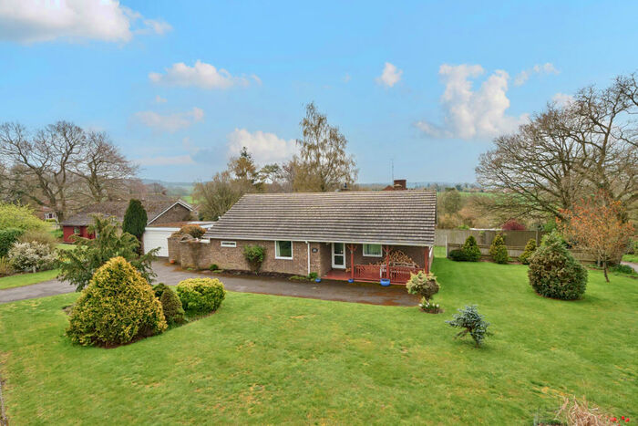 3 Bedroom Bungalow For Sale In Crabtree Corner, Ipsden, Wallingford, Oxfordshire, OX10