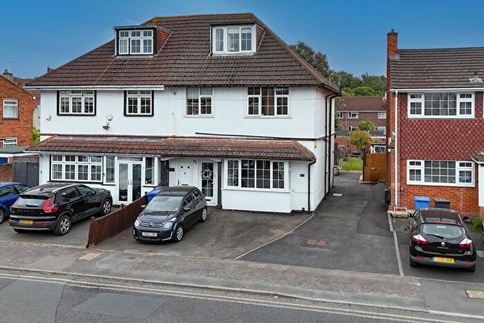2 Bedroom Ground Maisonette For Sale In York Road, Maidenhead, Berkshire, SL6