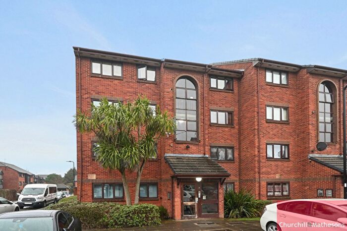 1 Bedroom Flat For Sale In Cotton Avenue, London, W3