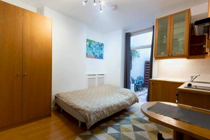 Studio To Rent In Gloucester Street, Pimlico, London, SW1V