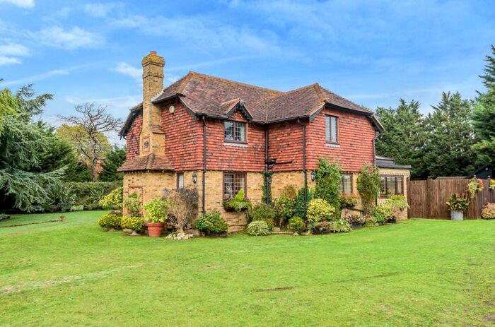 4 Bedroom Detached House For Sale In Waldens Road Orpington, BR5